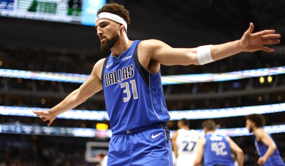 赛后留下了 赛后留下了