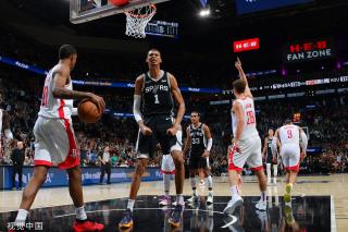 字母哥现身 字母哥现身