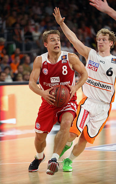 综合分析两 综合分析两