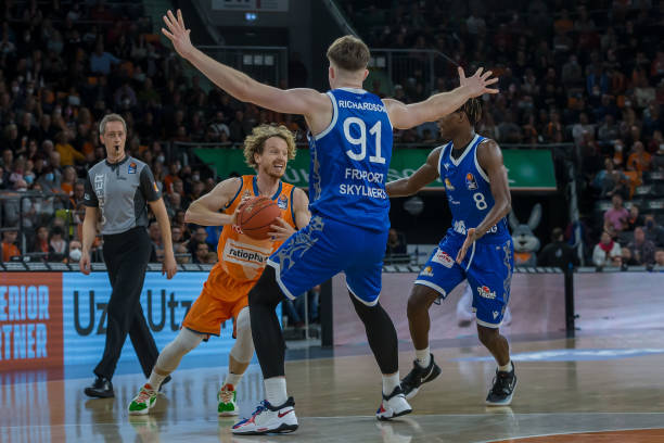 来更大压力 来更大压力