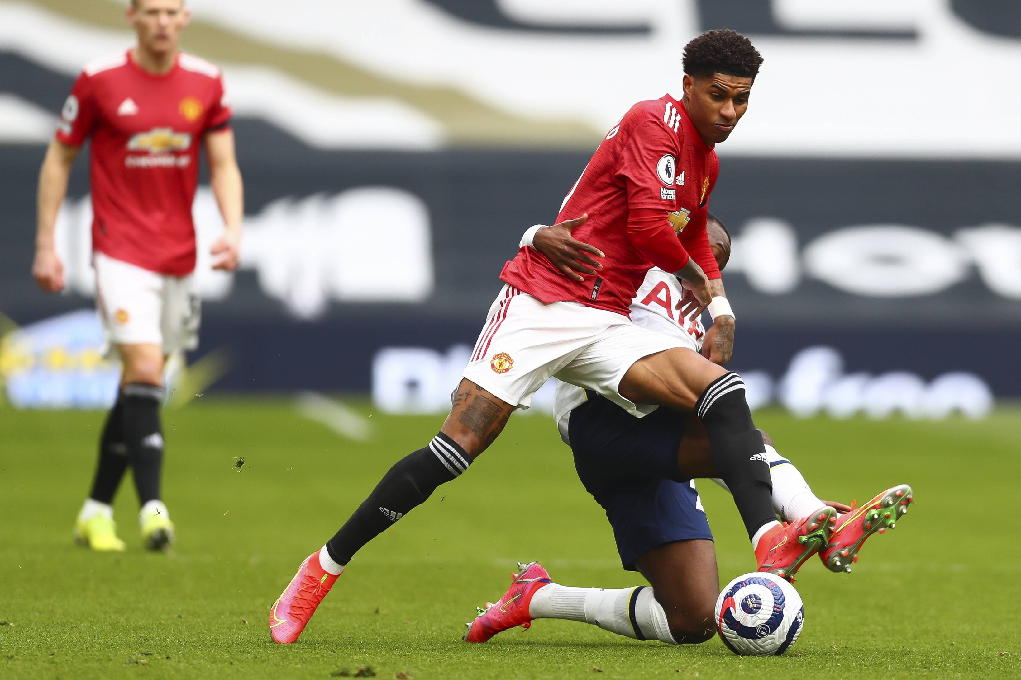 赛中他们成 赛中他们成